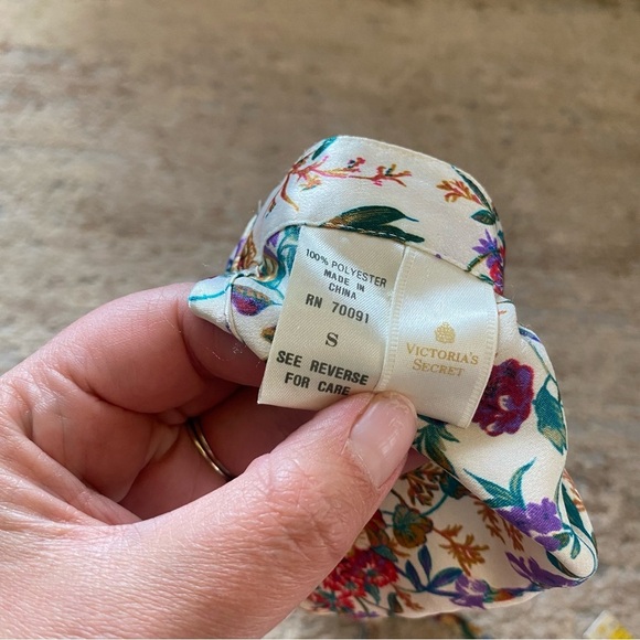 Victoria’s Secret Rare Vintage Gold Label Satin Wireless Bralette Bra Floral: S - Picture 6 of 7